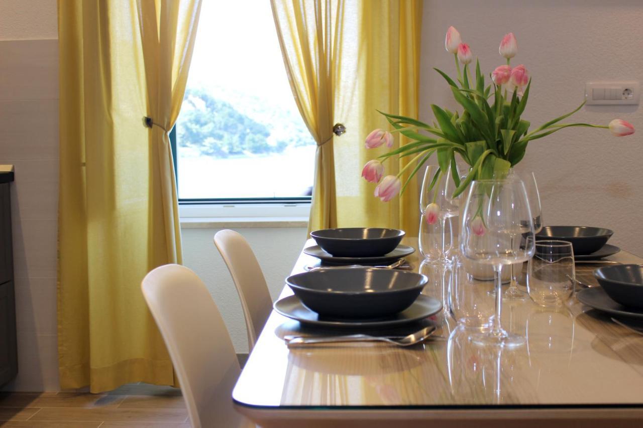 The View Apartment Pucisca Exterior foto