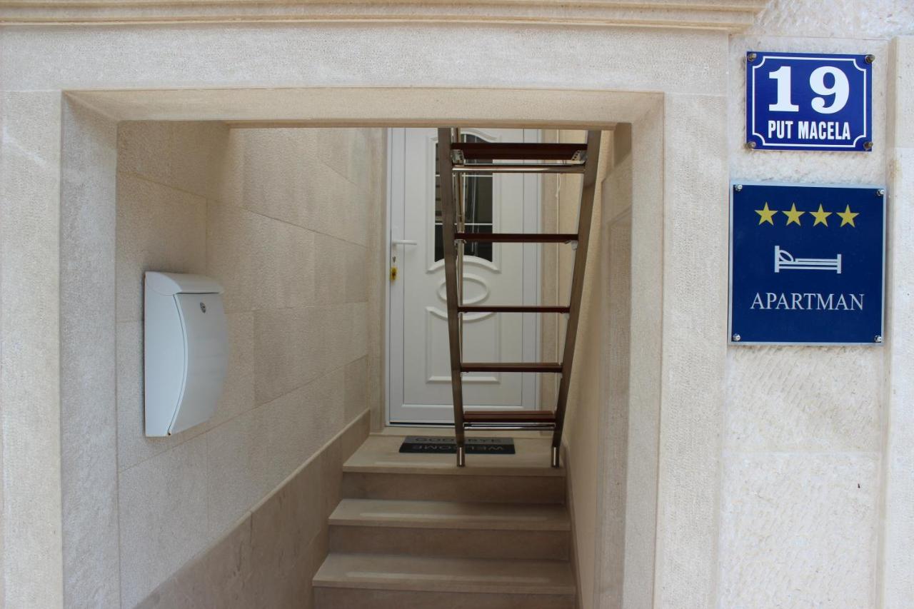 The View Apartment Pucisca Exterior foto